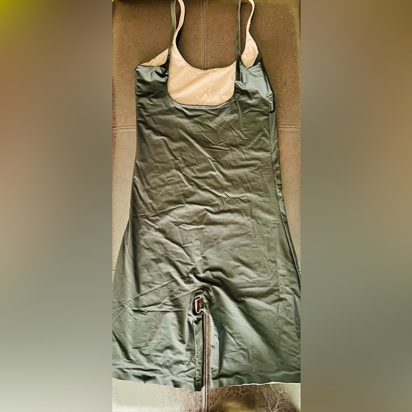 NWOT Mid Thigh Quick Access Beige & Black Reversible Shapewear Size Large - Picture 5 of 7